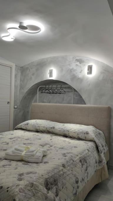 Apartamento Il Duomo A Due Passi Nápoles Exterior foto