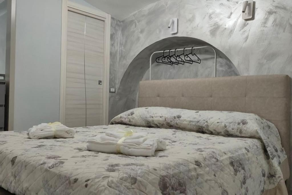 Apartamento Il Duomo A Due Passi Nápoles Exterior foto