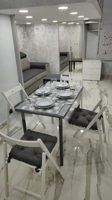 Apartamento Il Duomo A Due Passi Nápoles Exterior foto
