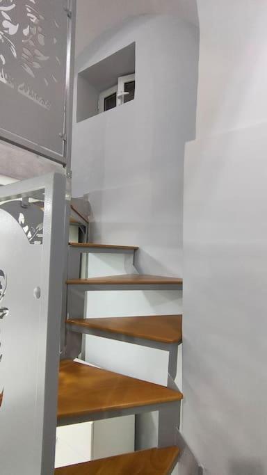 Apartamento Il Duomo A Due Passi Nápoles Exterior foto