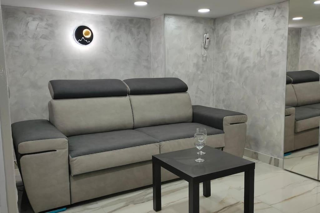 Apartamento Il Duomo A Due Passi Nápoles Exterior foto