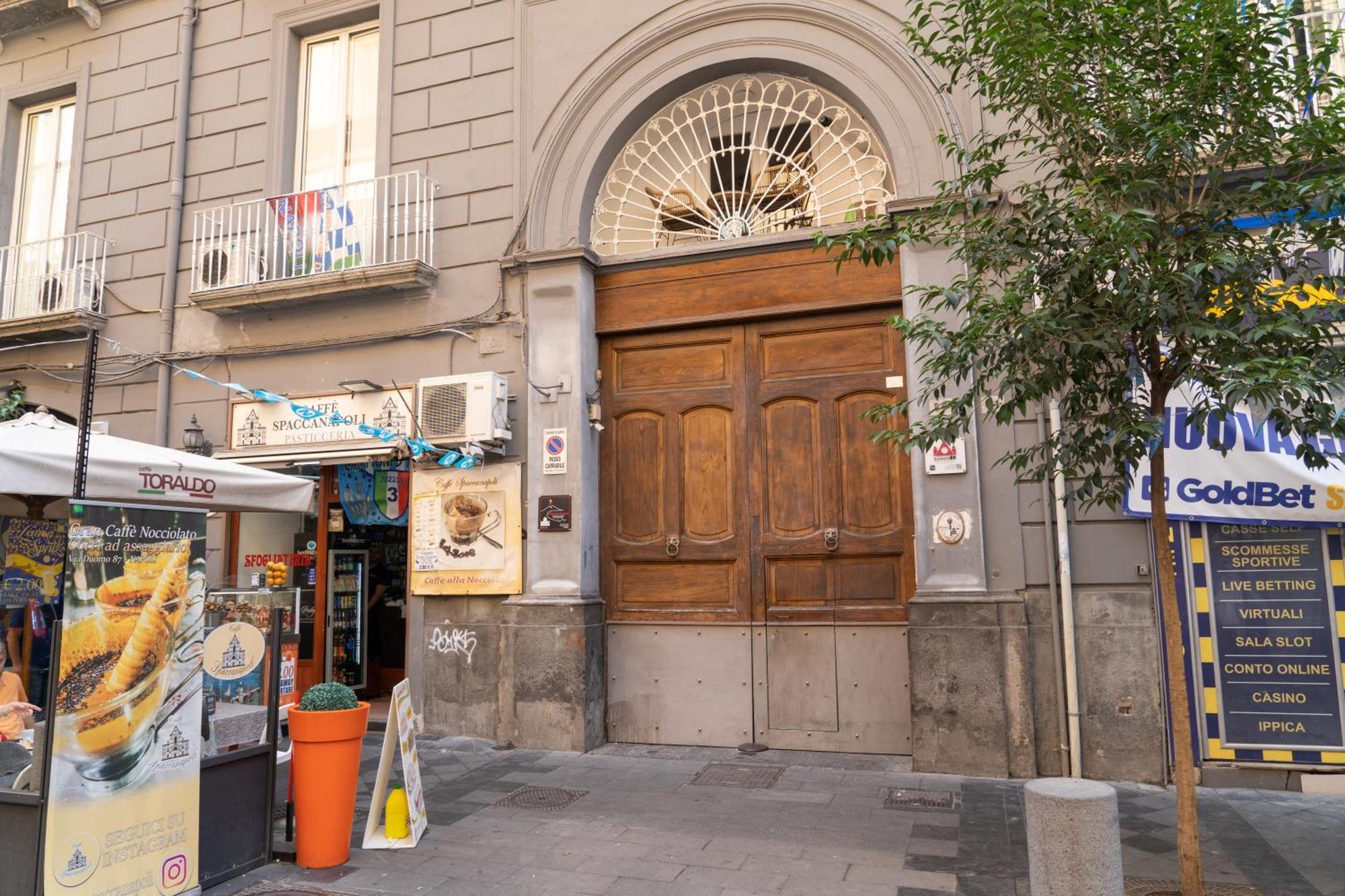 Apartamento Il Duomo A Due Passi Nápoles Exterior foto