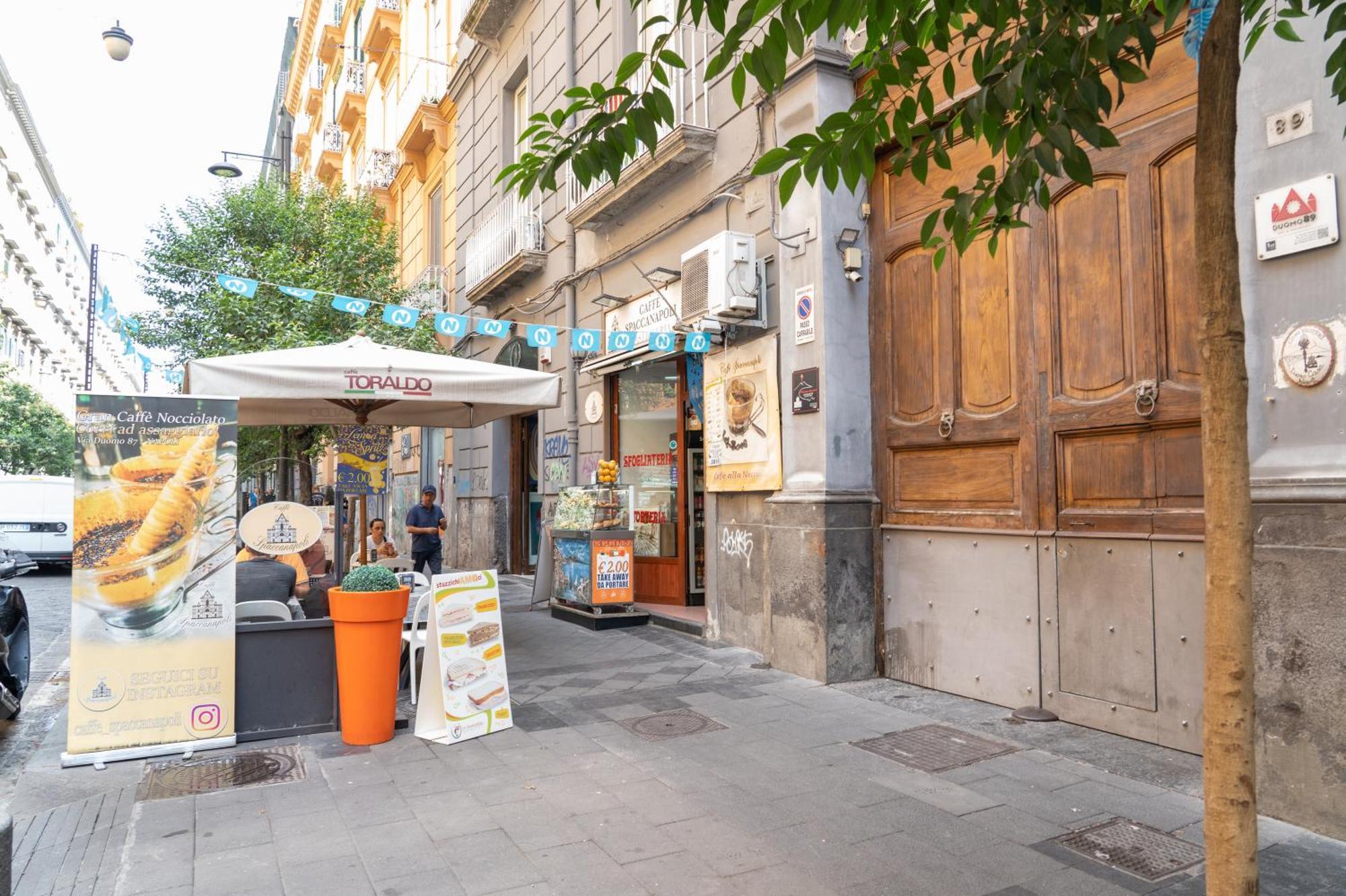 Apartamento Il Duomo A Due Passi Nápoles Exterior foto